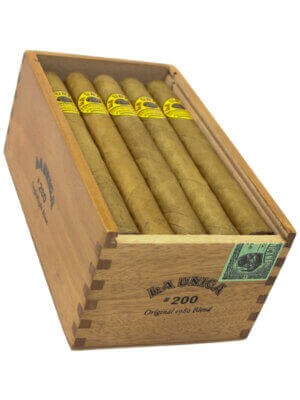 La Unica Cabinet No. 200 cigars
